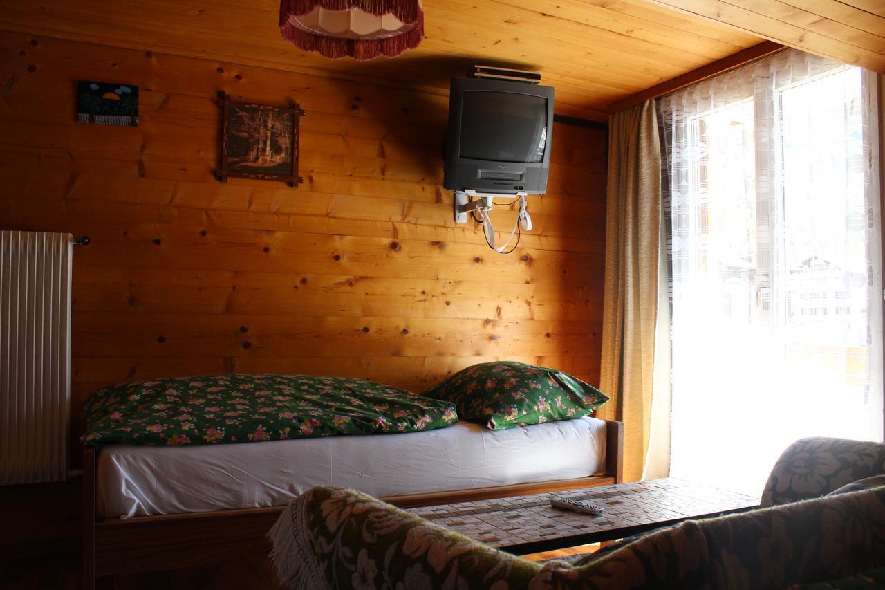 Haus Weideli, Dammstrasse 7 Hébergement de vacances Saas-Grund